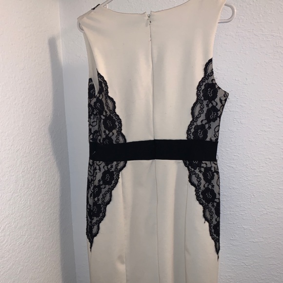 Jennifer Lopez Cream Dress With Black Lace - Picture 2 of 6